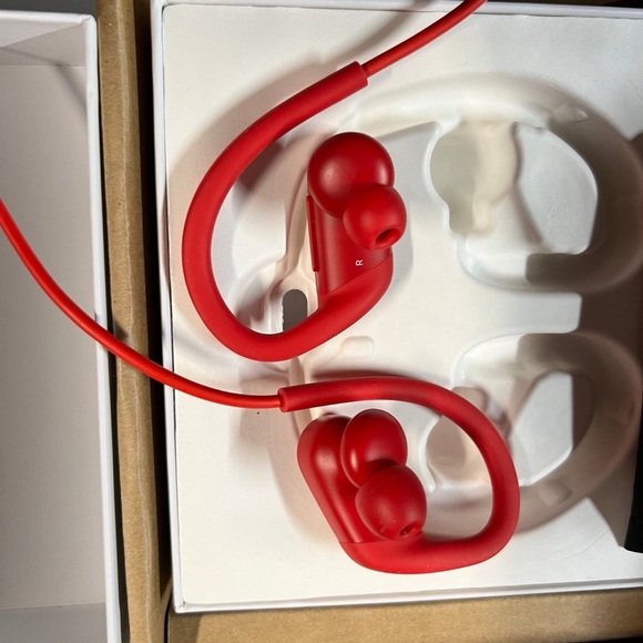 Red PowerBeats - Picture 3 of 4